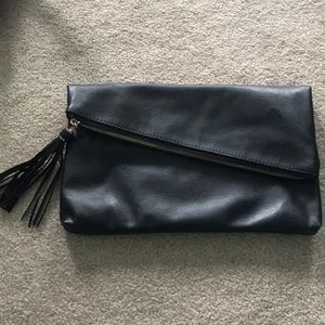 Black clutch